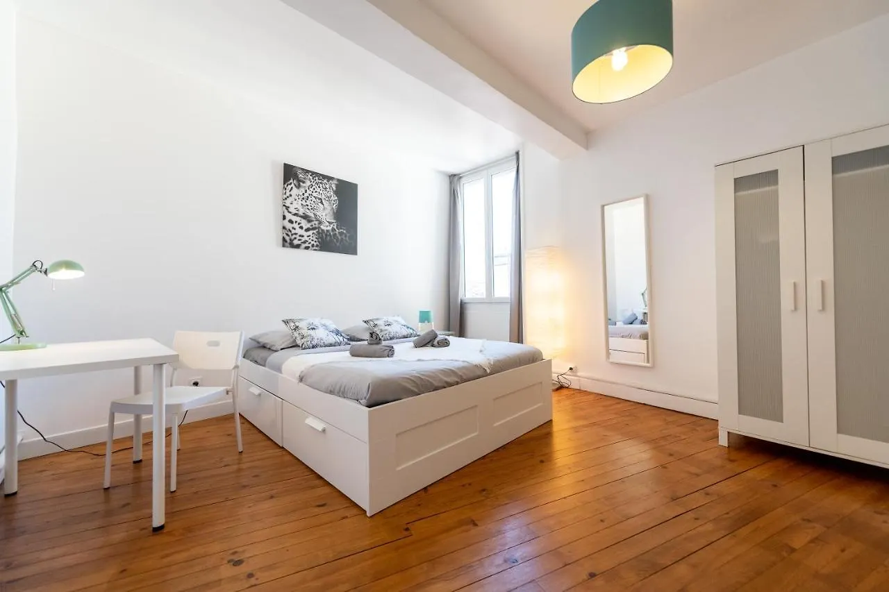Appartement KASA ZAMBEZE - Spacieux - WIFI à Saint-Etienne